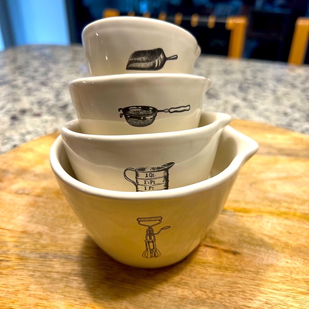 Rae Dunn icon measuring cups